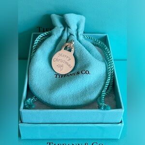 🌸🌸 Authentic Tiffany & Co. Merry Christmas silver round charm.